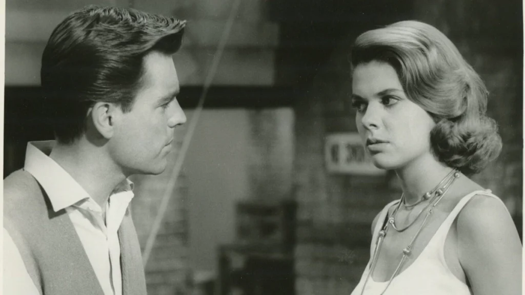 Robert Wagner y Nina Shipman, en 'Say One for Me'.