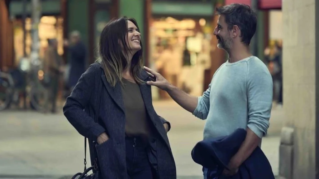 Eva Santolaria y Antonio Hortelano, en la serie 'Citas Barcelona'.