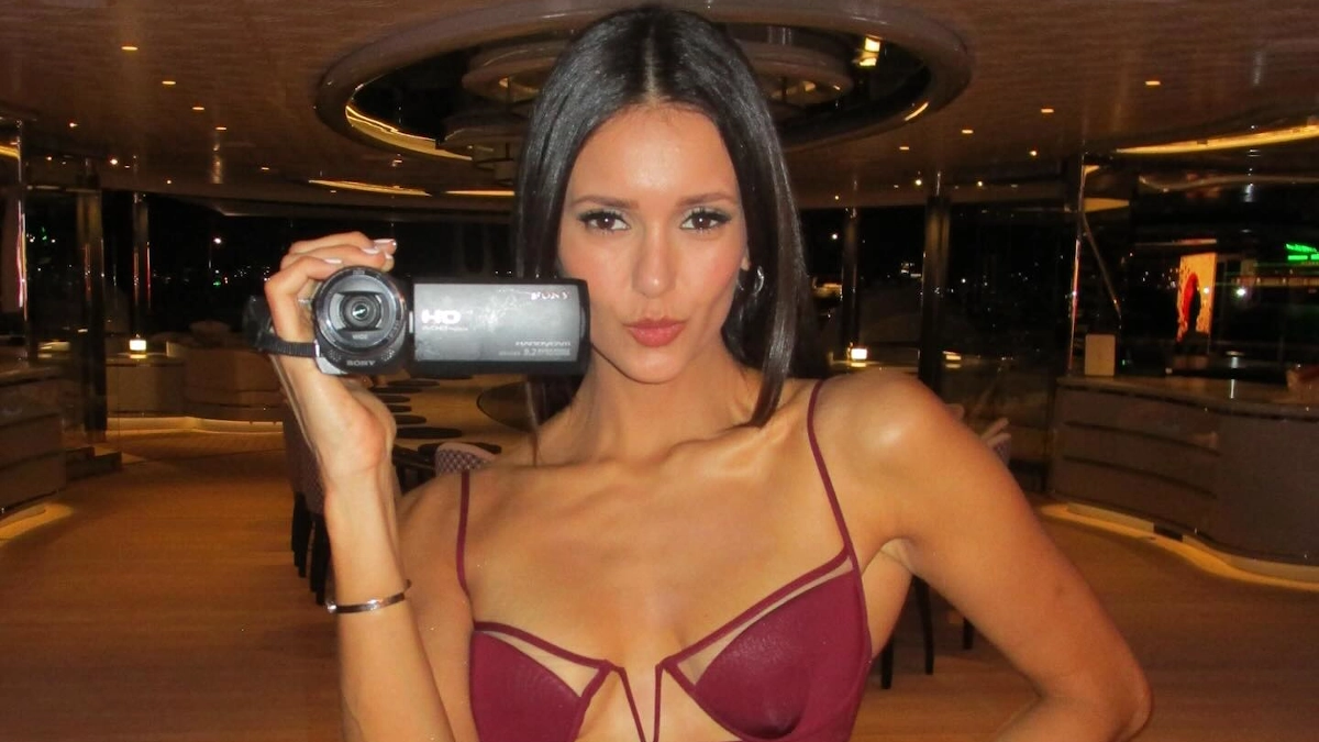Nina Dobrev.