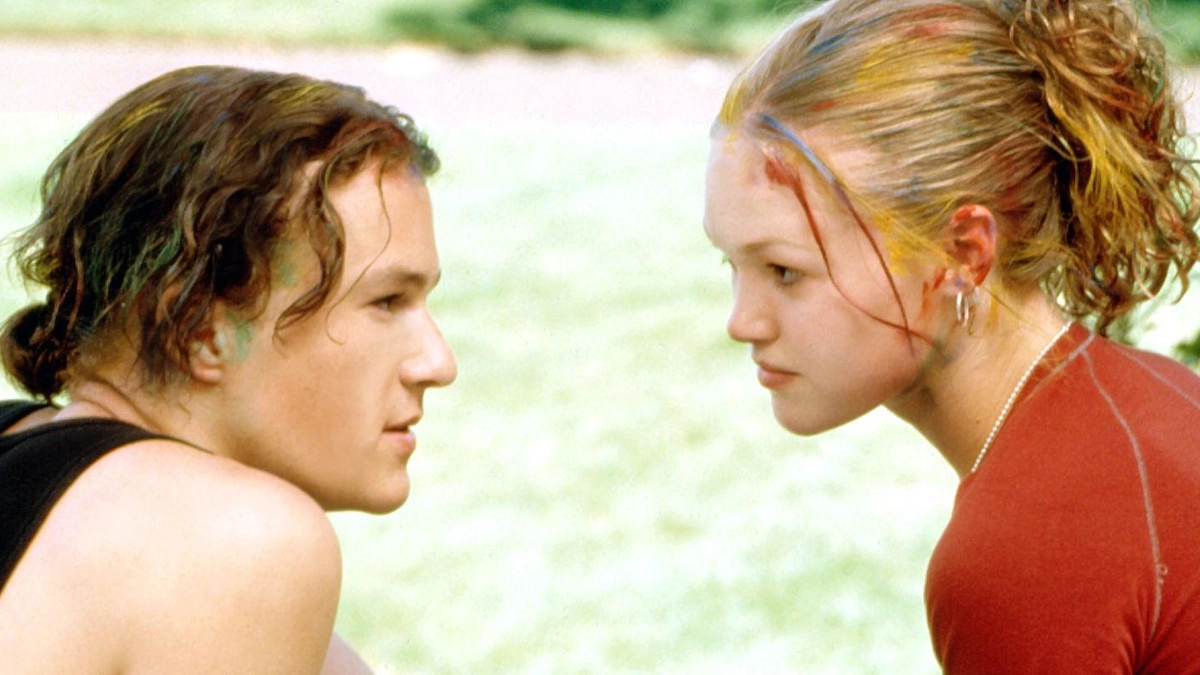 Escena de '10 razones para odiarte', con Heath Ledger y Julia Stiles.