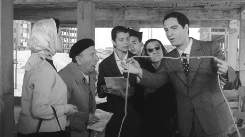 Hoy se celebran los 100 años de Rafael Azcona, uno de los grandes guionistas del cine español, con trabajos como 'El Verdugo', 'Plácido' o 'Belle Époque'.