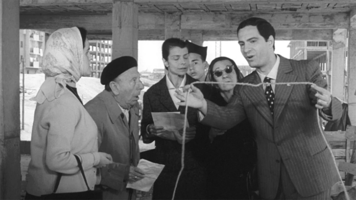 Hoy se celebran los 100 años de Rafael Azcona, uno de los grandes guionistas del cine español, con trabajos como 'El Verdugo', 'Plácido' o 'Belle Époque'.