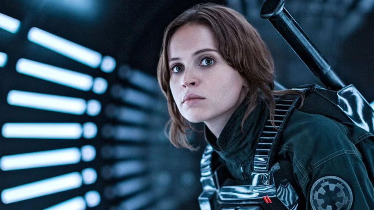 La actriz Felicity Jones cumple 43 años y hacemos un repaso por sus mejores películas. ¡Seguro que no las has visto todas!