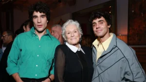 Glenn Close y Los Javis durante la presentación de 'La bola negra' en los cines de Nueva York.