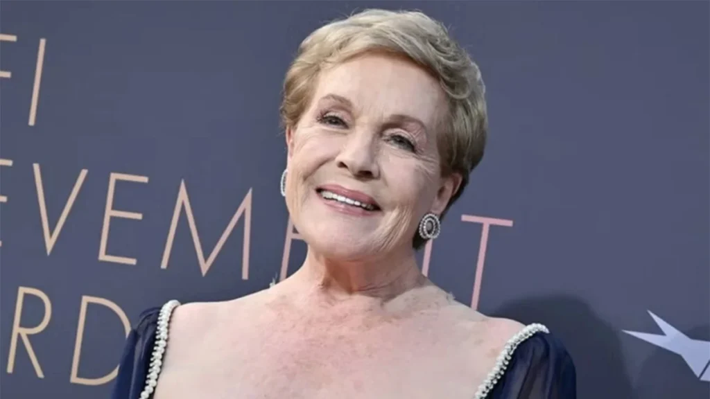 Julie Andrews cumple 91 años. La actriz de Mary Poppins ha ganado un Emmy por 'Los Bridgerton' y publica libros infantiles junto a su hija. ¡No para!