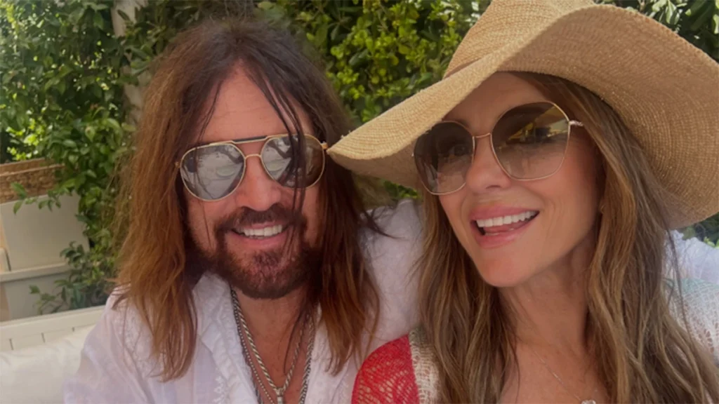 Ver esta publicación en Instagram Una publicación compartida por Billy Ray Cyrus (@billyraycyrus) Elizabeth Hurley y Billy Ray Cyrus llevan algo más de un año juntos, ¡y dicen que ya podrían haberse comprometido!