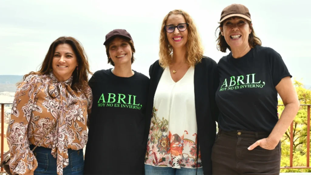 Mabel Lozano rueda ya su primer largometraje, 'Abril, hoy no es invierno', con Michelle Jenner como protagonista.