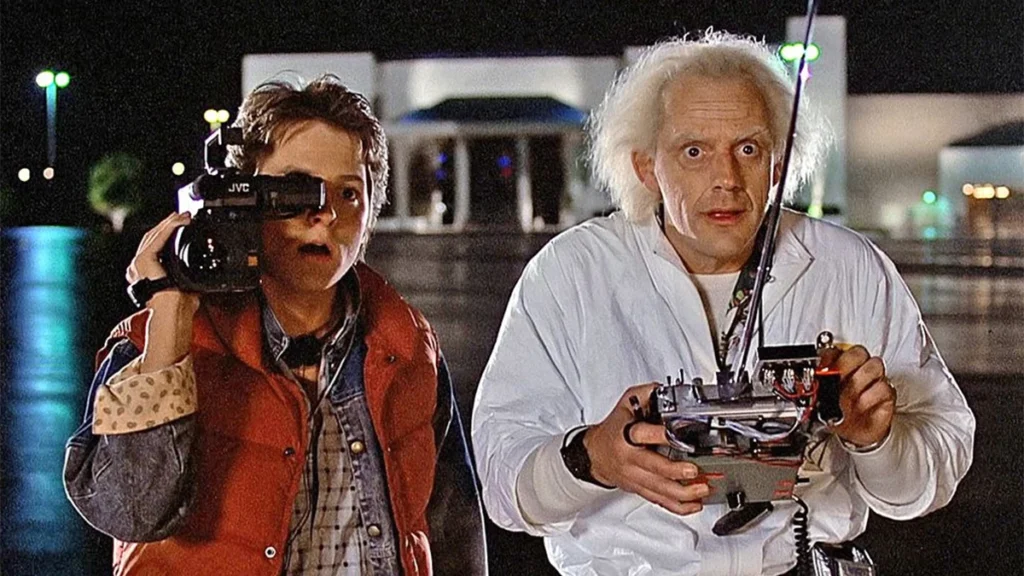 Marty y Doc durante uno de los experimentos que les hacen viajar en el tiempo y que hacen tan importante tener claro cómo ver las películas de 'Regreso al Futuro' en orden.