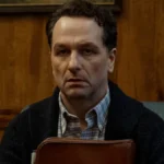 Tom Loftis es el corazón de nuestra crítica de 'La maldición de Widow's Bay'. No me ha encantado la serie, ¡pero entiendo su Emmy a Mejor actor!