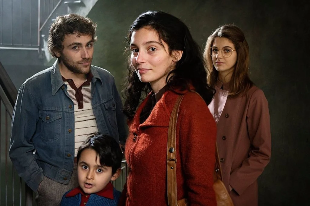 Enzo, Gennarino, Lila y Elena.
