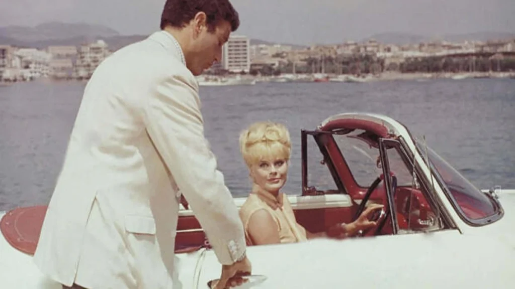 Elke Sommer y Arturo Fernández, en 'Bahía de Palma'.