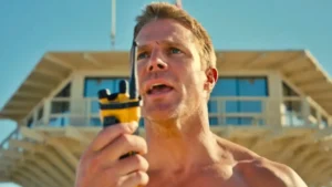 Stephen Amell es Hobie Buchannon en 'Baywatch'.