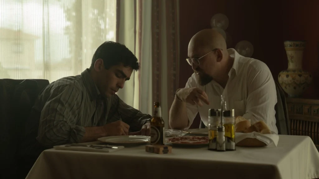 Omar Ayuso y Raúl Arévalo, en 'El castillo'.