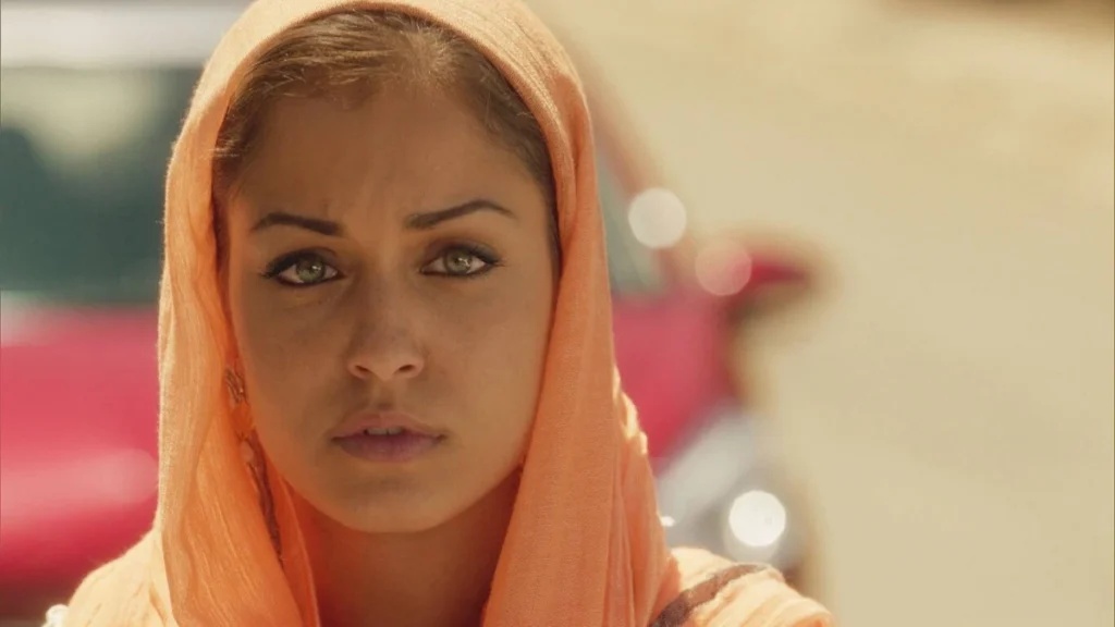 Hiba Abouk, como Fátima en 'El Príncipe', la serie que la lanzó a la fama.