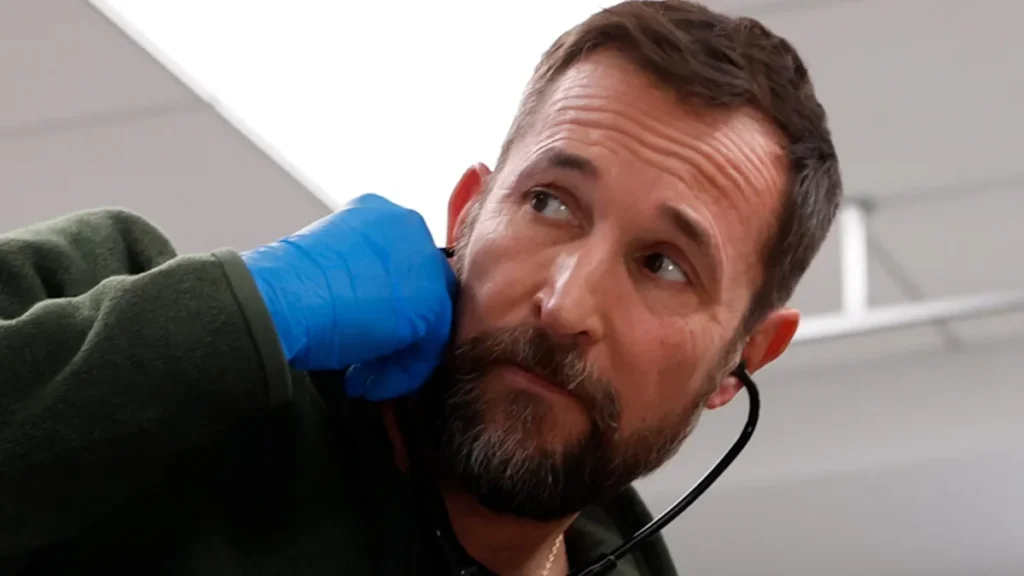 Noah Wyle, como el doctor Robby en 'The Pitt'.