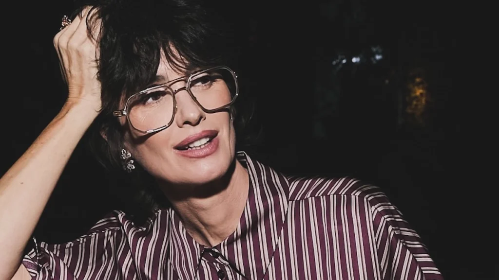 La nueva etapa de Paz Vega: corte de pelo y gafas.
