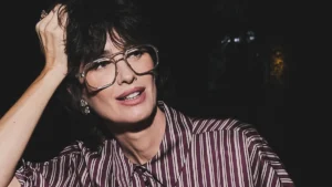 La nueva etapa de Paz Vega: corte de pelo y gafas.