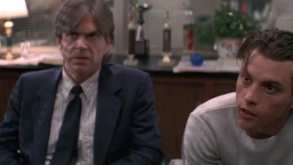 C. W. Morgan, como Hank Loomis en 'Scream'.