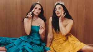 Selena Gomez y Demi Lovato, en la campaña de Rare Beauty.