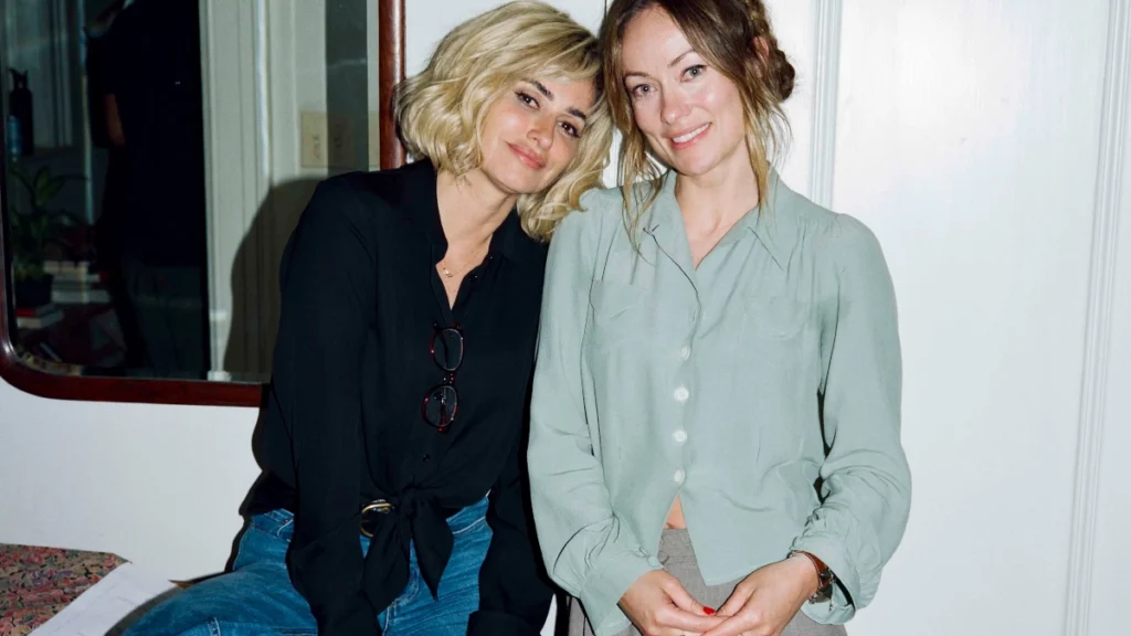 Penélope Cruz y Olivia Wilde, en el rodaje de 'The Invite'.