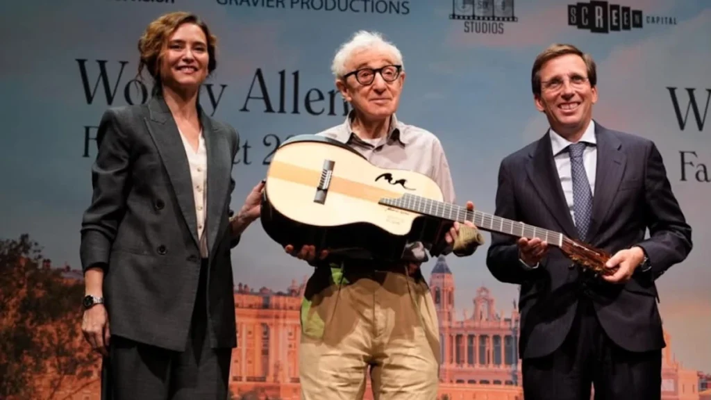 Isabel Díaz Ayuso, Woody Allen y José Luis Martínez -Almeida, en Madrid.